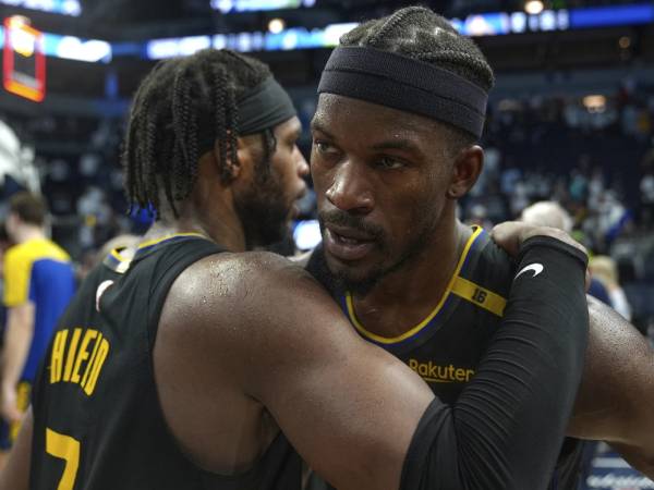 Duo dinamis baru Warriors yang tidak terduga, Jimmy Butler (kanan) dan Buddy Hield. (Foto: AP)