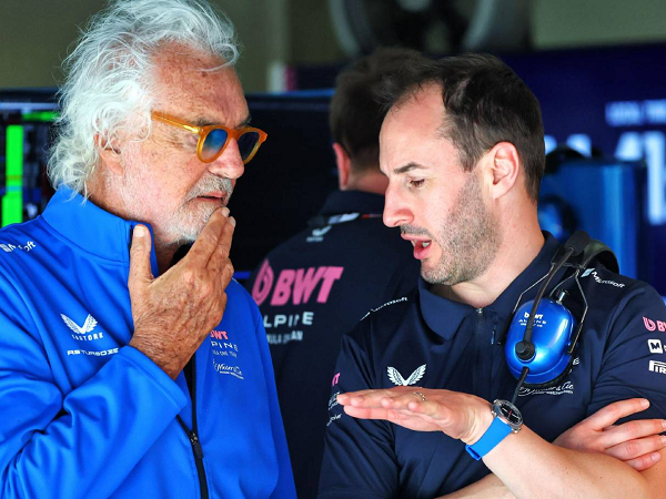 Flavio Briatore bantah ada perselisihan dengan Oliver Oakes.