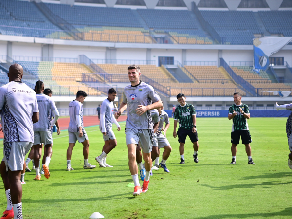 Bek Persib, Nick Kuipers