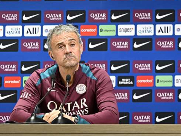 Pelatih Paris Saint-Germain Luis Enrique dalam konferensi pers jelang pertandingan