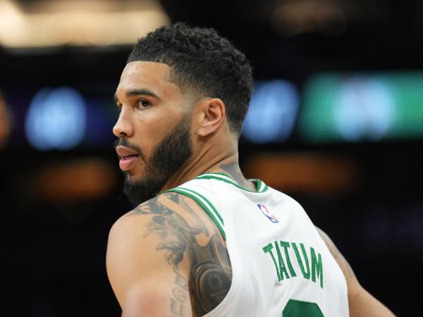 Jayson Tatum kesulitan menemukan ritmenya di Game 2, hanya melesakkan 29% tembakan secara keseluruhan dan 25% dari garis 3 poin. (Foto: AP)