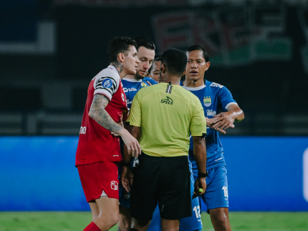 Gelandang Persib, Marc Klok