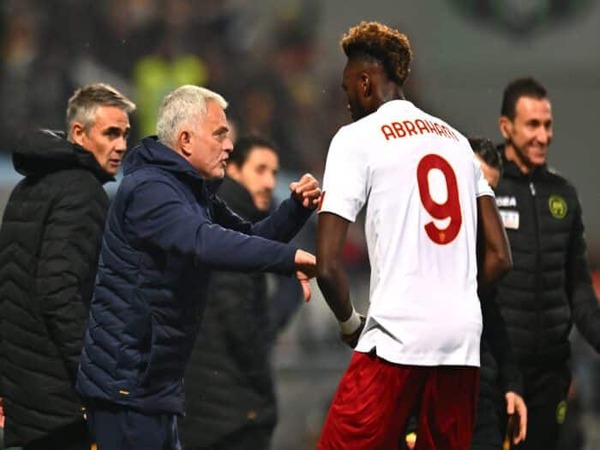 Laporan terbaru di Turki dan Italia menyebutkan Jose Mourinho dan Tammy Abraham berpotensi bereuni di Fenerbahce untuk musim kompetisi 2025/26 / via Getty Images