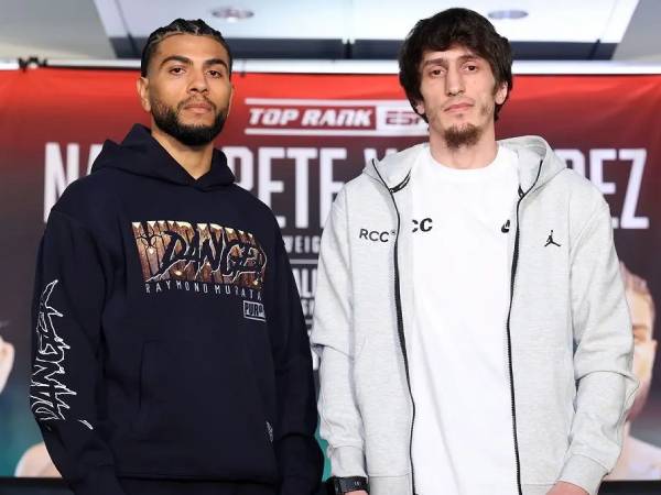 Raymond Muratalla (kiri) dan Zaur Abdullaev. (Foto: Fight TV)