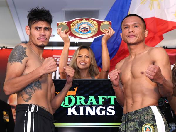 Emanuel Navarrete (kiri) dan Charly Suarez. (Foto: Fight TV)