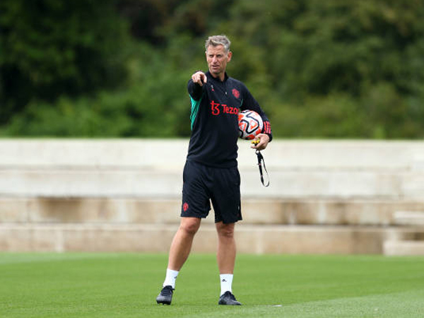 Newport County Lirik Pelatih Muda Manchester United