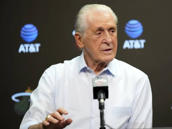 Pada usia 80 tahun, Presiden Miami Heat Pat Riley tidak menunjukkan tanda-tanda melambat. (Foto: AP)
