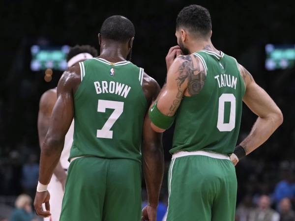 Duo Bintang Boston Celtics, Jaylen Brown dan Jayson Tatum, tampil kurang baik di dua pertandingan pertama melawan Knicks. (Foto: AP)