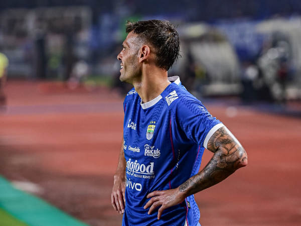 Gelandang Persib, Tyronne del Pino