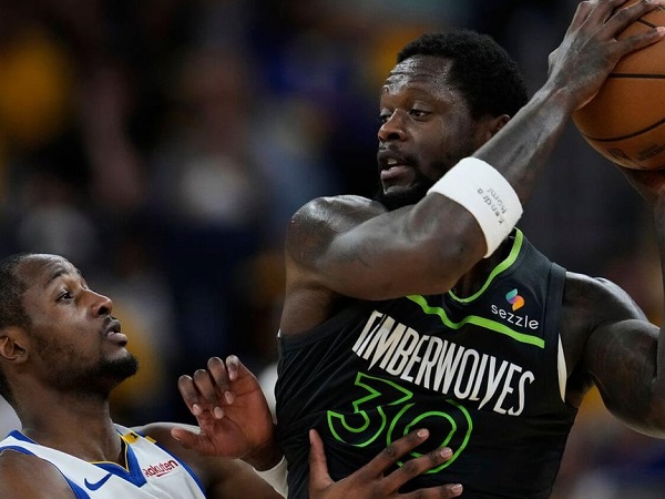 Julius Randle dipuji oleh Anthony Edwards usai tampil impresif di Game 3.