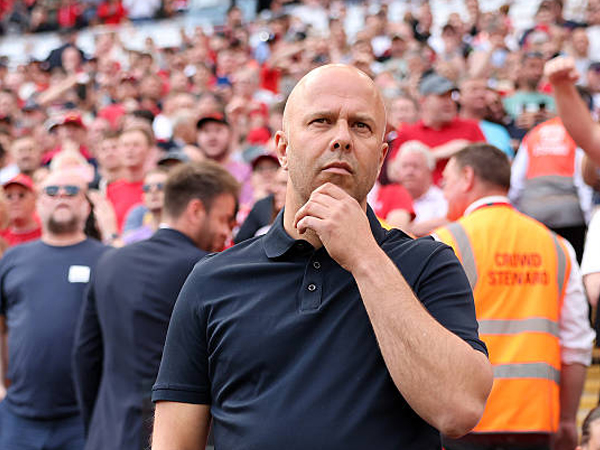 Arne Slot Menilai Ejekan Suporter Tak Ganggu Permainan Liverpool