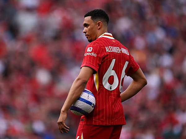 Cemoohan Trent Alexander-Arnold Tak Goyahkan Keyakinan Arne Slot