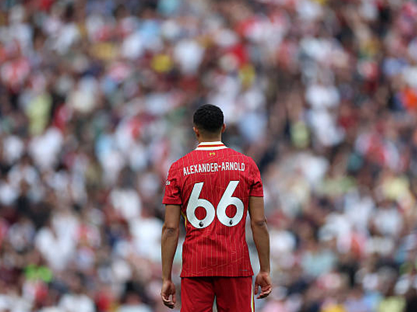 Demi Kemenangan, Arne Slot Tak Ragu Mainkan Trent Alexander-Arnold