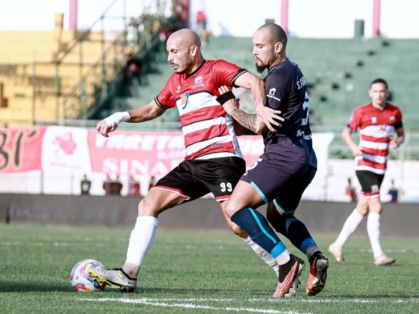 Penyerang Madura United, Youssef Ezzejjari di laga kontra Borneo FC