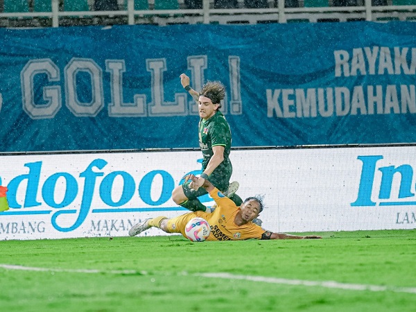 Pemain asing Persebaya Surabaya, Dejan Tumbas di laga kontra Semen Padang FC