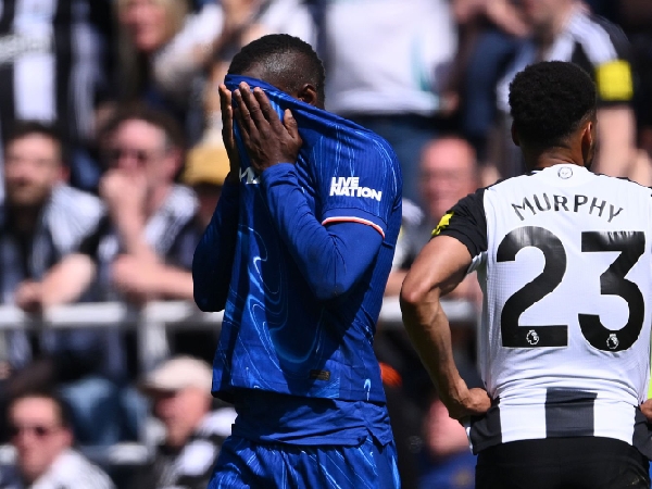 Striker Chelsea, Nicolas Jackson, mendapat kartu merah di laga melawan Newcastle United
