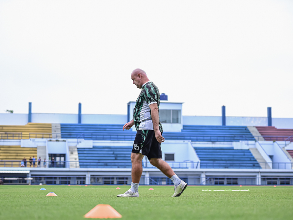 Pelatih Persib, Bojan Hodak dalam latihan di SPOrT Jabar Arcamanik