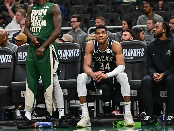 Giannis Antetokounmpo buka peluang tinggalkan Milwaukee Bucks.
