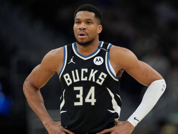 Giannis Antetokounmpo masih terikat kontrak hingga musim 2026-27, dengan opsi pemain senilai 62,8 juta dolar AS pada musim 2027-28. (Foto: AP)