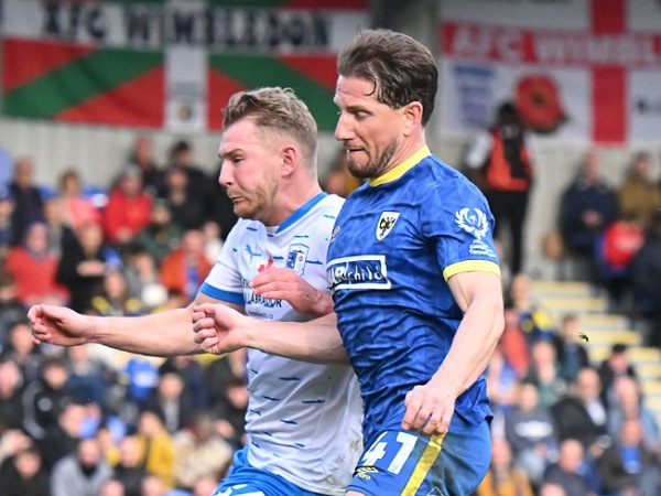 Bek AFC Wimbledon, Sam Hutchinson