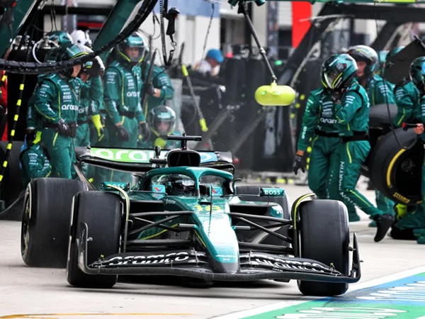 Adrian Newey Berikan Saran Perkembangan Aston Martin