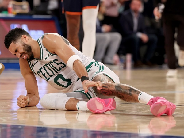 Jayson Tatum didiagnosa alami robek tendon achilles pada kaki kanannya.