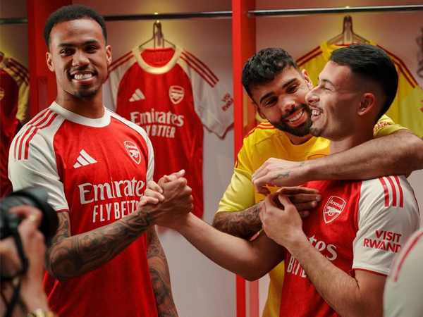 Jersey home Arsenal 2025/26.