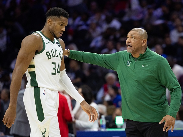 Dwight Howard ingin Giannis Antetokounmpo tak tinggalkan Milwaukee Bucks.