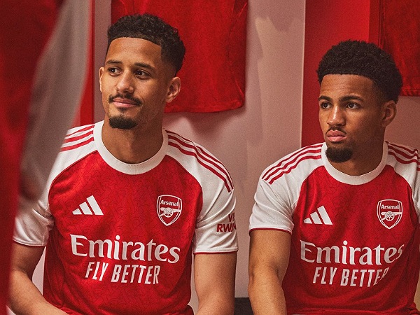 Arsenal akan mengenakan jersey kandang baru mereka di laga melawan Newcastle akhir pekan ini