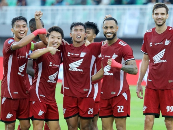 Pemain muda PSM Makassar, Fahrul Aditia merayakan gol debut di Liga 1