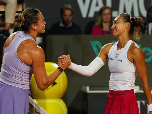 Reaksi Zheng Qinwen Usai Patahkan Dominasi Aryna Sabalenka Dalam Rivalitas Mereka
