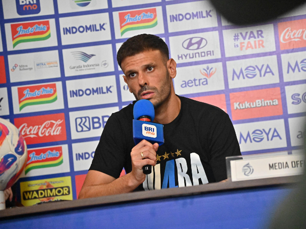 Gelandang Persib, Tyronne del Pino