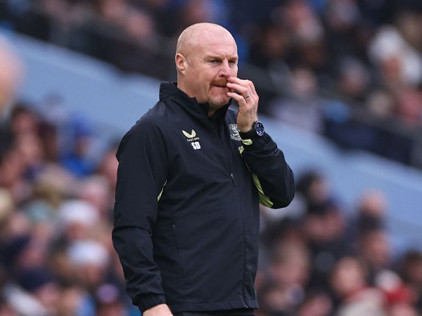 Sean Dyche sedang mempertimbangkan pekerjaan baru untuknya
