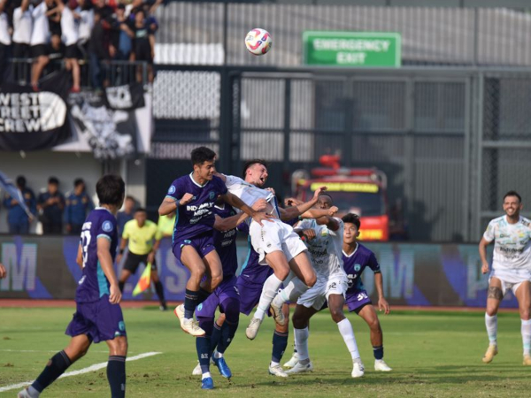 Persib ditahan imbang Persita 2-2