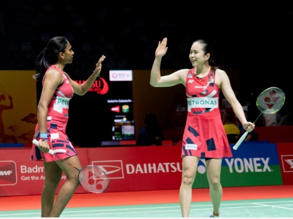 Singkirkan Juara Olimpiade, Pearly/Thinaah ke Semifinal Thailand Open 2025