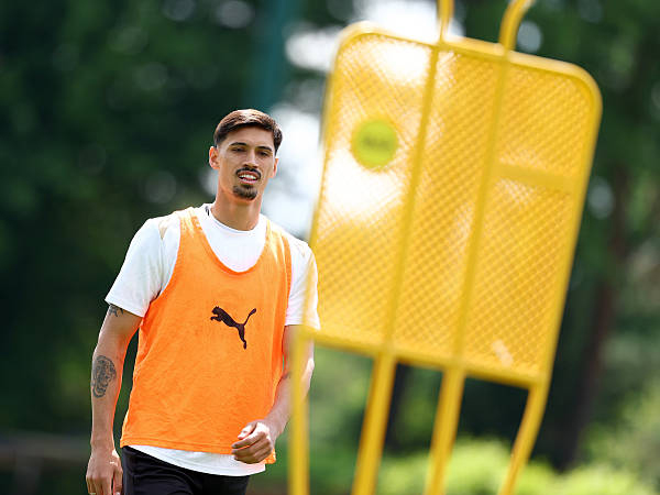 AC Milan Siap Buka Negosiasi dengan Man City untuk Tijjani Reijnders