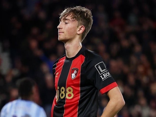 Chelsea buru bek Lazio gantikan Huijsen