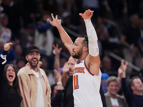 New York Knicks berhasil pulangkan Boston Celtics.