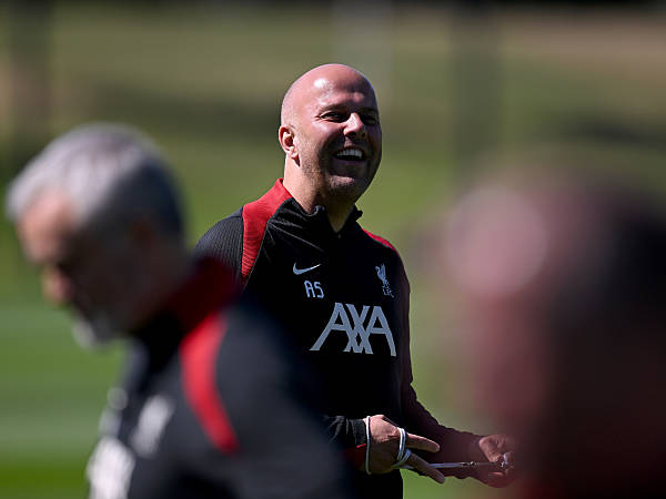 Arne Slot Tegaskan Prioritas Liverpool Kini Adalah Musim Depan