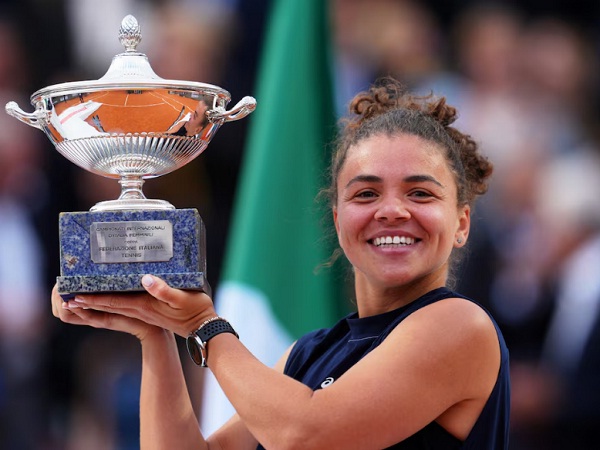 Angkat Trofi Kemenangan Di Roma, Jasmine Paolini Akhiri Penantian Panjang Italia