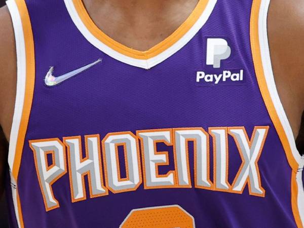 Masalah hukum ini muncul ketika Phoenix Suns berupaya meningkatkan budaya tempat kerja setelah pelanggaran terkait dengan mantan pemilik Robert Sarver. (Foto: AP)