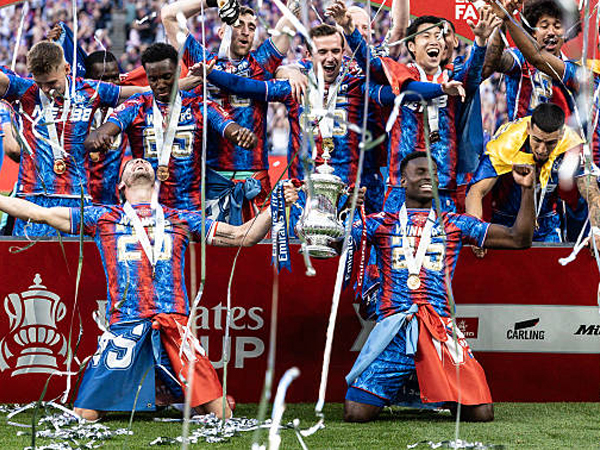 Ucapan Selamat dari Bologna untuk Crystal Palace Setelah Sama-sama Juara