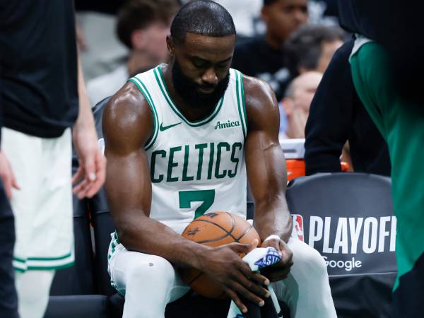 Jaylen Brown mencatatkan rata-rata 22,1 poin, 7,1 rebound, 3,9 assist, dan 1 steal dalam 36,5 menit per pertandingan di babak playoff. (Foto: AP)