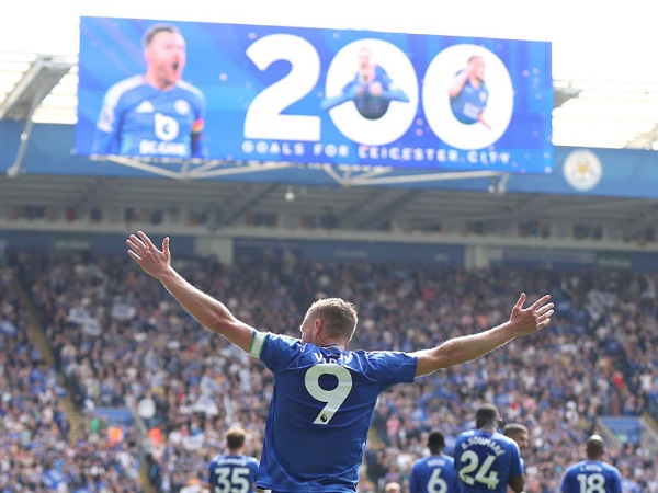 Jamie Vardy mencetak gol ke-200 untuk Leicester City