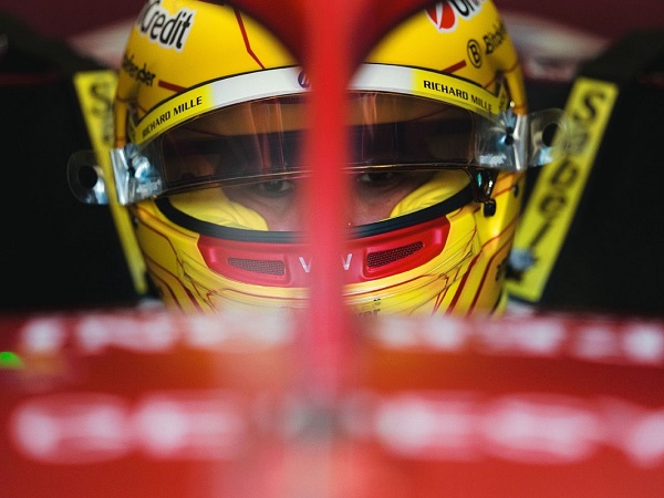 Sebastian Vettel maklumi Lewis Hamilton yang masih struggle bersama Ferrari.