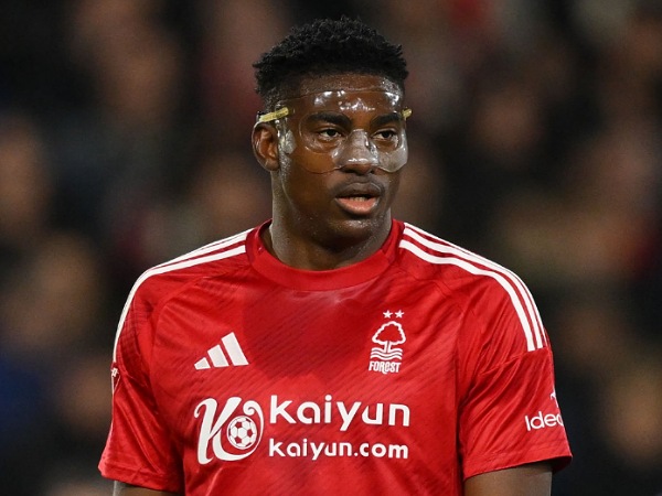Striker Nottingham Forest, Taiwo Awoniyi, mengalami cedera perut serius