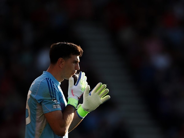 Aston Villa Bantah Lakukan Pembicaraan dengan Barcelona