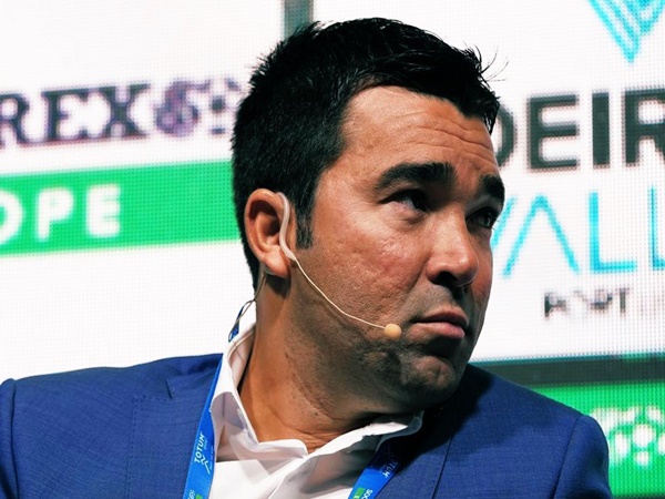 Barcelona incar striker Atletico Madrid