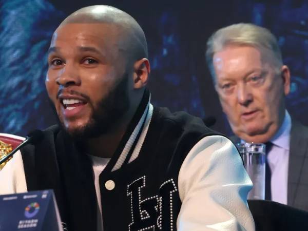 Chris Eubank Jr (kiri) dan Frank Warren. (Foto: Fight TV)
