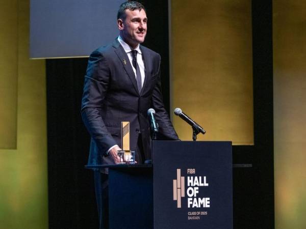 Andrew Bogut dari Australia adalah yang pertama mendapatkan penghargaan di acara IBF Hall Of Fame 2025. (Foto: Inside The Games)